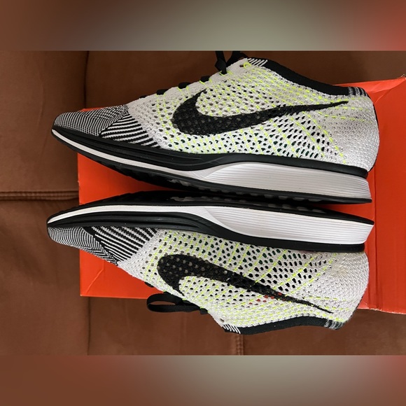 Nike Flynit Racers - Picture 7 of 7